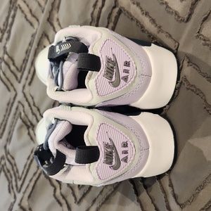 new girl nike sneakers
